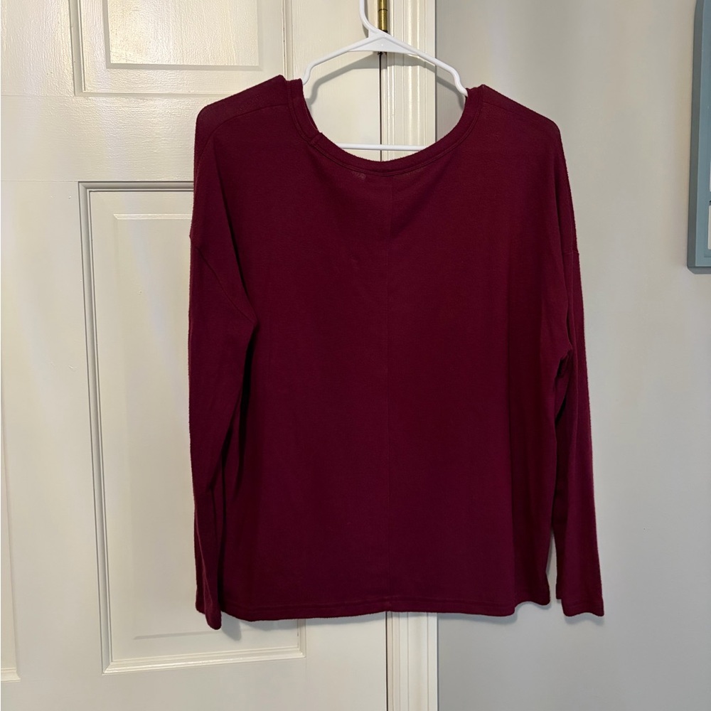 Old Navy Deep Red Long Sleeve V-Neck Top - Picture 3 of 4